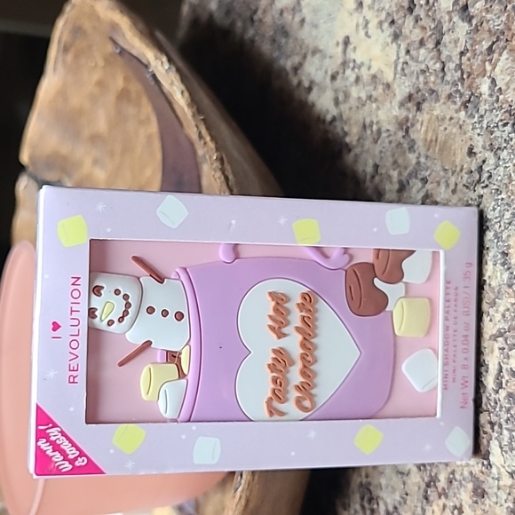 Revolution mini eyeshadow palette - Picture 3 of 4